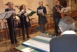 Chorale et orchestre (vue partielle) ont animé la messe avec dynamisme Chorale et orchestre (vue partielle) ont animé la messe avec dynamisme