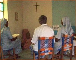 Prière communautaire de Sœurs du Christ Rédempteur au Burkina Faso Prière communautaire de Sœurs du Christ Rédempteur au Burkina Faso