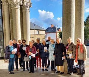 Le groupe à l'entrée de la basilique