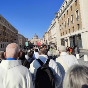 En procession vers la Porte Sainte
