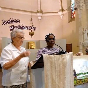Chant du psaume par sœurs Lilianne et Patience,
