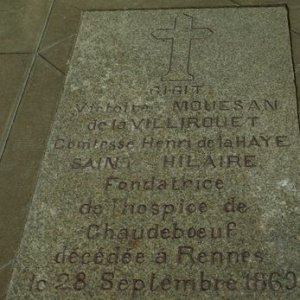 Pierre tombale de Mme la Comtesse Victoire Mouësan