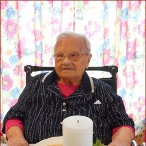 Sr Yvonne a soufflé la grosse bougie des 100 ans