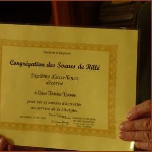 Remise du diplome d'excellence à Sr Thérèse-Yvonne