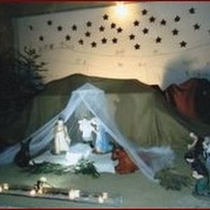 Crèche sous une moustiquaire