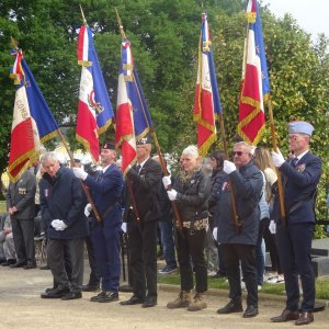 Les porte-drapeaux, en ce 8 mai 2025