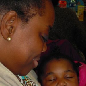 Une maman, Camerounaise et sa fille Eden