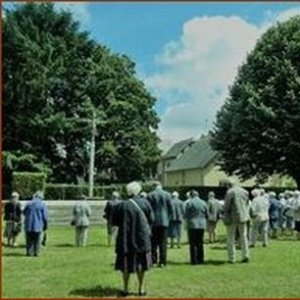 Parcours jubilaire : station devant le calvaire