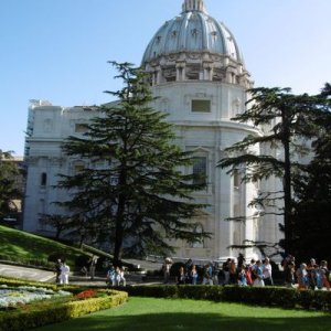 Dans les jardins du Vatican