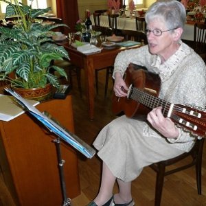 sr_annick_labbe_a_la_guitare_a_
