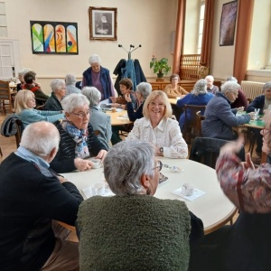 Sœurs et chanteurs autour d'un goûter…
