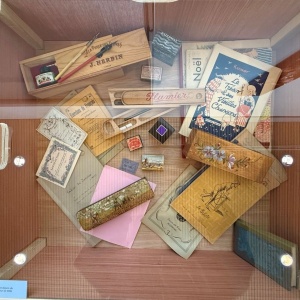 1 Vitrine des archives des Sœurs du Christ Rédempteur