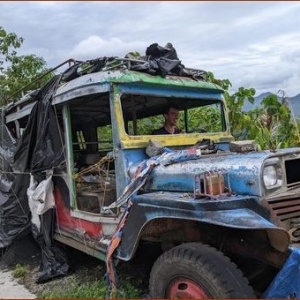 Pierre teste un ancien jeepney