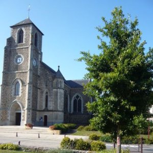 Le chêne, représentant la France, ouvre le Sentier