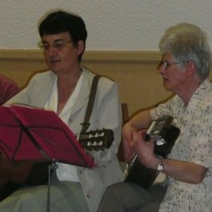 Le soir à la veillée-détente, nos précieuses guitaristes…