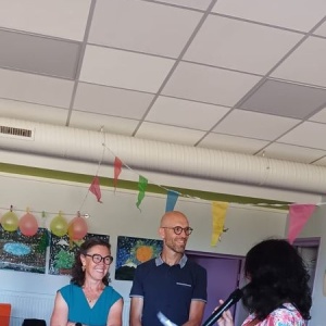 Nathalie et son époux avec la directrice