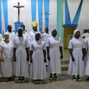 Photo de famille avec l'évêque