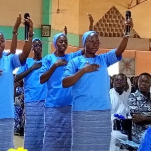 1 - Le chant d'offrande des 6 novices