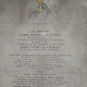 Pierre tombale de l'abbé Joëssel dans l'église Notre Dame du Perpétuel Secours