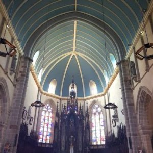 Intérieur de l'église de Bazouges la Pérouse