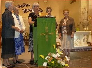 De gauche à droite, Srs Laurence, Andréa, Marie-Angèle, Michelle et Madeleine