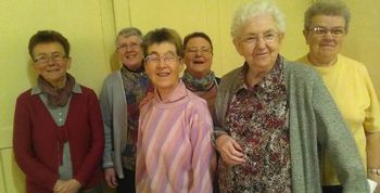 Srs Hélène, Monique, M. Angèle, Monique, M. Paule et Liliane au service des sœurs et à l'accueil de celles qui passent