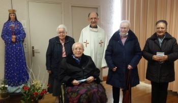 Avec sa nièce, M. Louise (à g.), son cousin P. Roussel et ses cousines M. Jo et Victorine Avec sa nièce, M. Louise (à g.), son cousin P. Roussel et ses cousines M. Jo et Victorine
